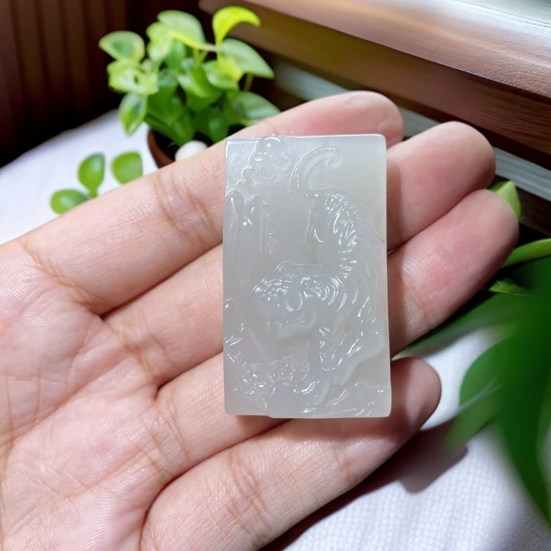 天然和田玉白玉老虎下山虎吊坠男女款玉石中国风汉服潮流挂件坠