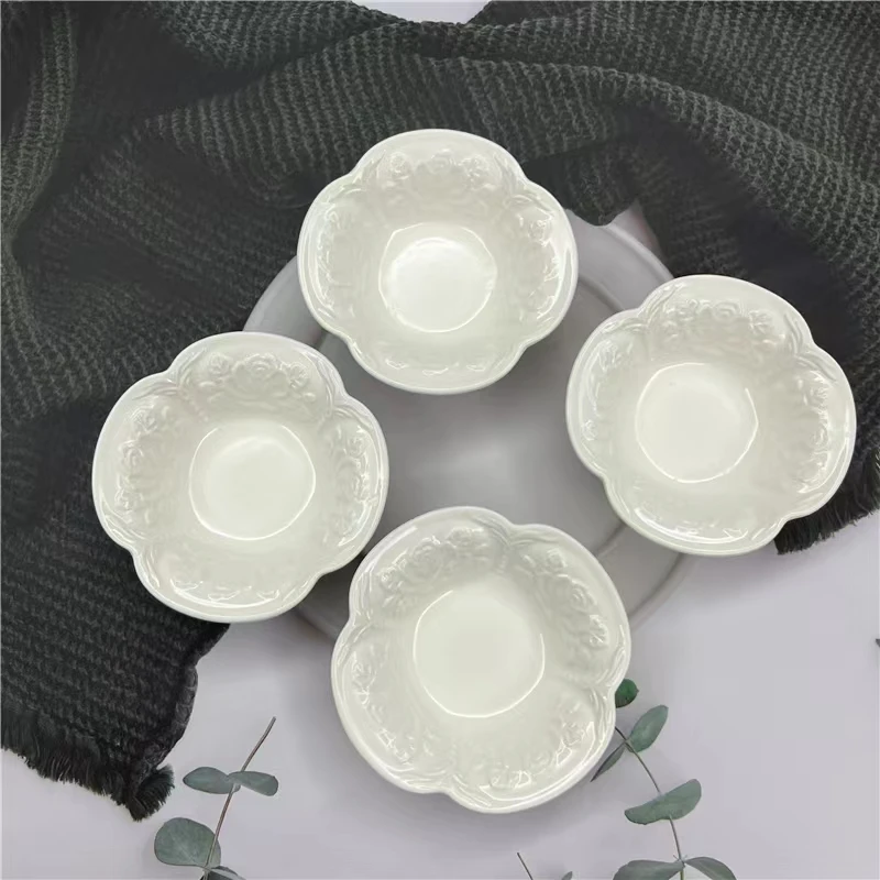 新款陶瓷极简风浮雕花瓣蘸料碟纯白复古