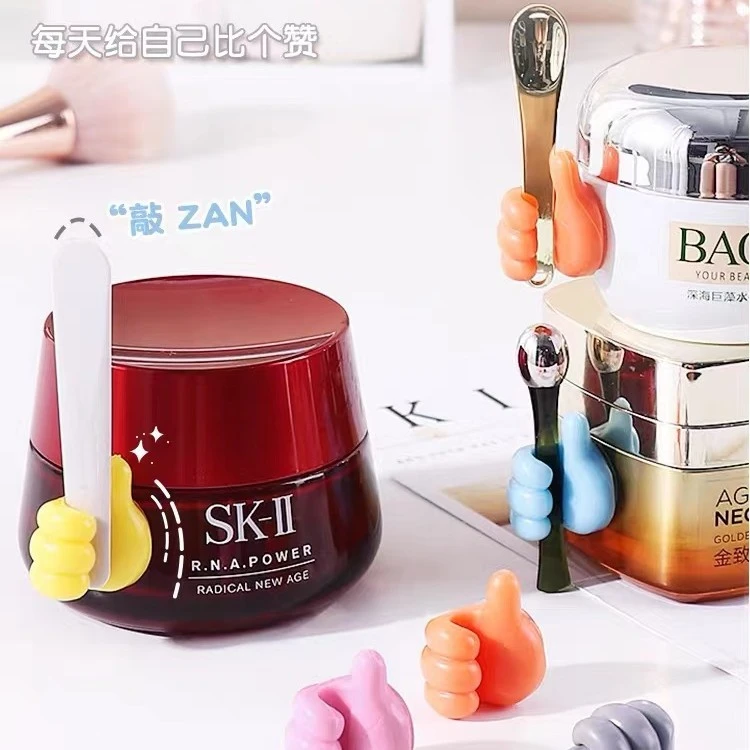 面霜眼霜挖取勺子收纳架多用途大拇指点赞防丢固定置物架挂钩创意