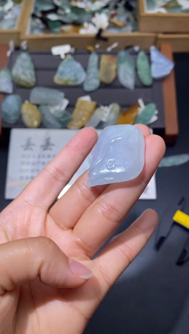 【闪购商品】定制翡翠未镶嵌翡翠吊坠