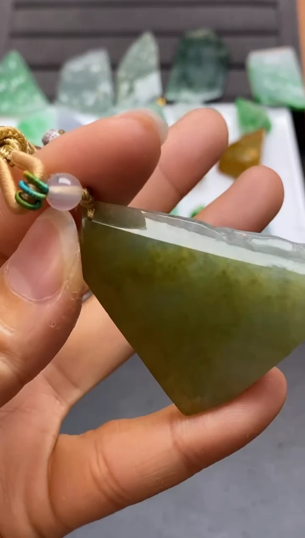 【闪购商品】翡翠颈饰未镶嵌翡翠净货~