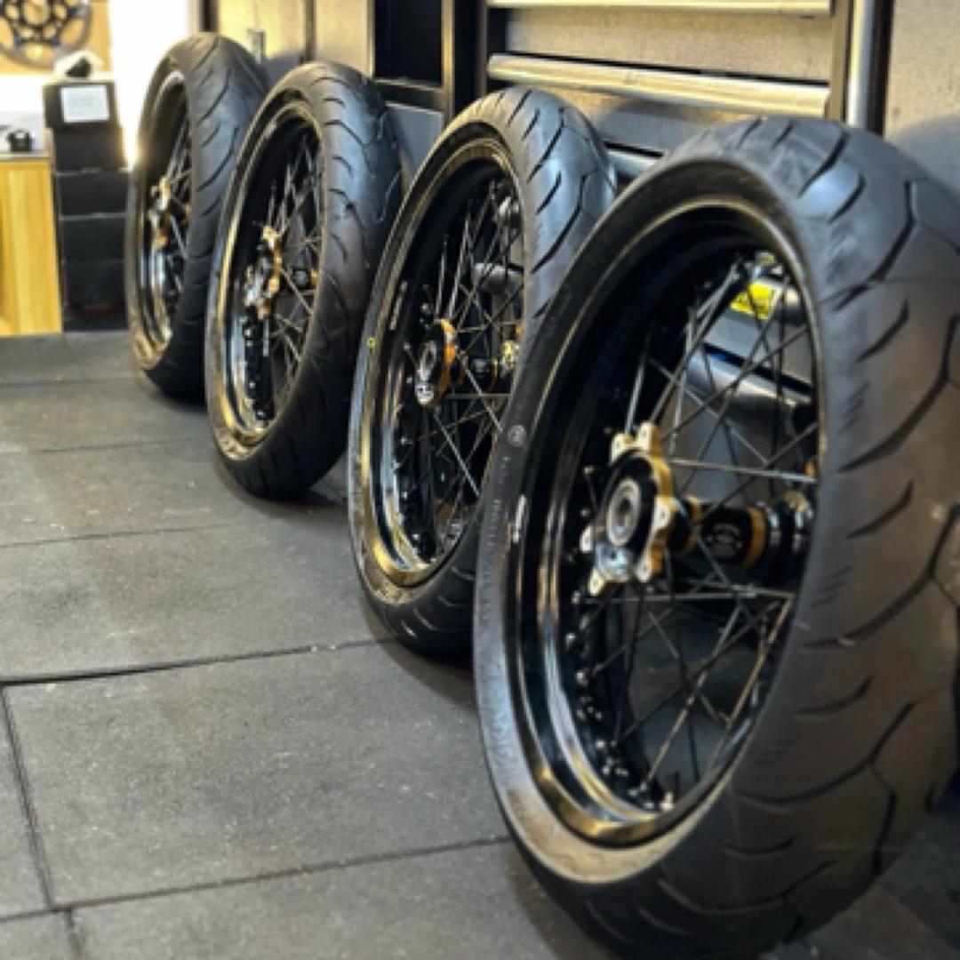 虬龙极蜂滑胎轮组配S1正新轮胎前110/17后140/17