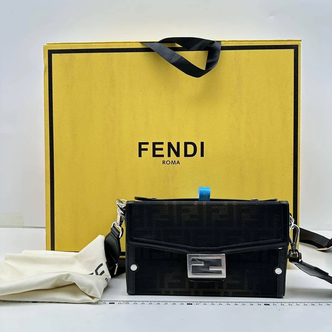 胖虎佳佳/芬迪/95新/公价0/箱包/斜挎包/312408210091