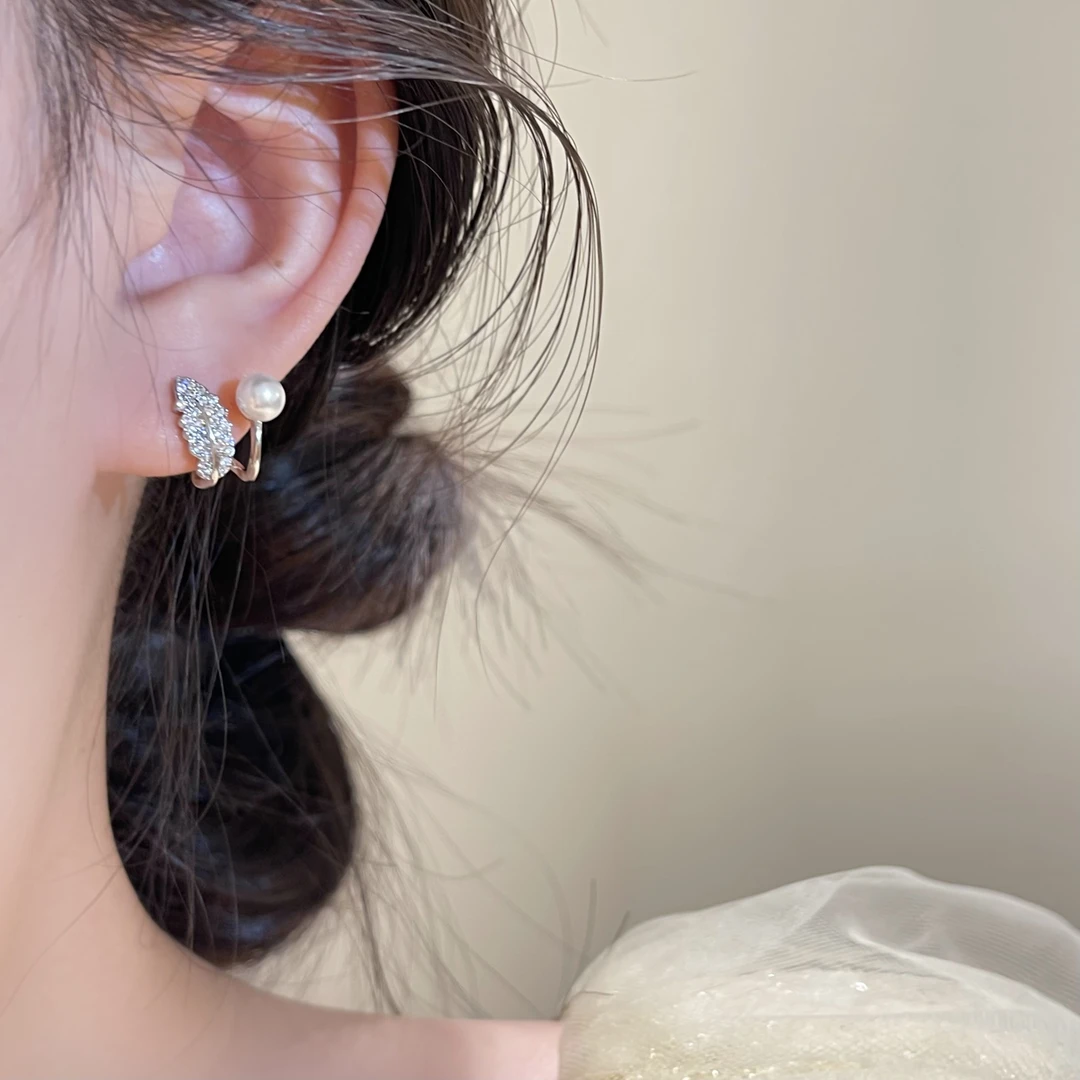 轻奢小众环形满镶叶子珠珠拼接耳针R1734