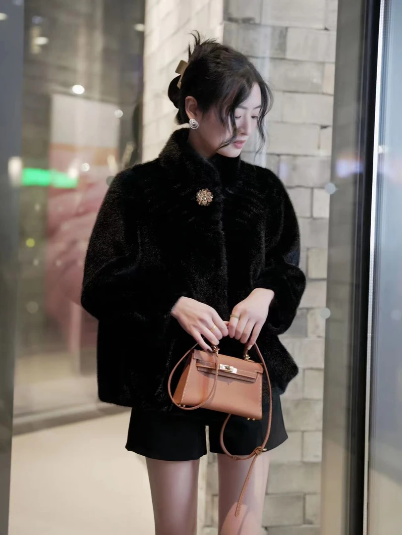 人造皮草 8809新款冬季女款小香风短款黑色网红气质时尚保暖百搭