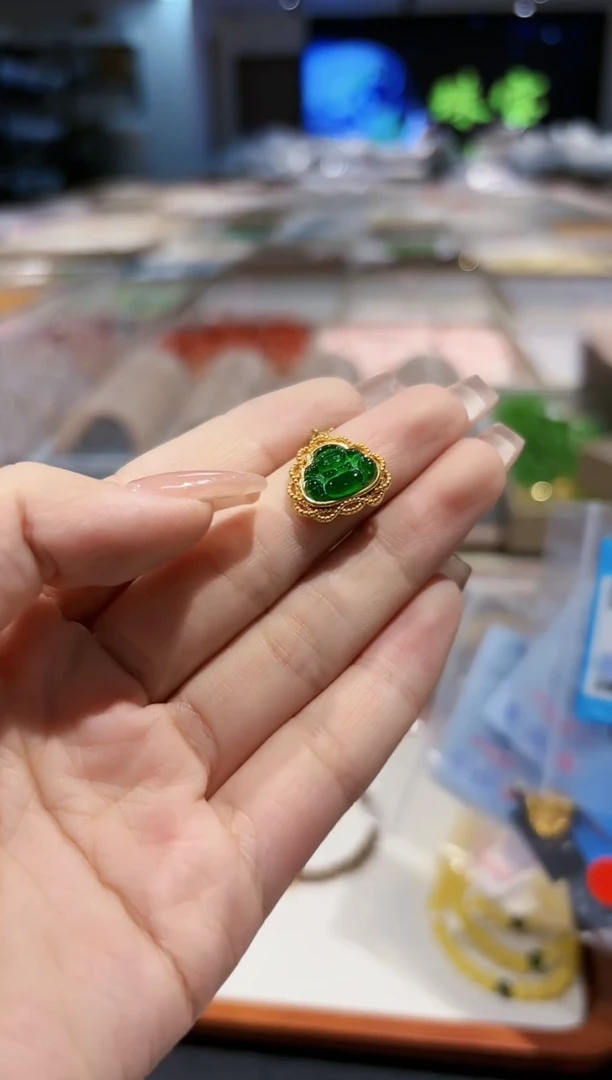 【闪购商品】翡翠吊坠(不含链)18K金镶嵌佛公 万能扣