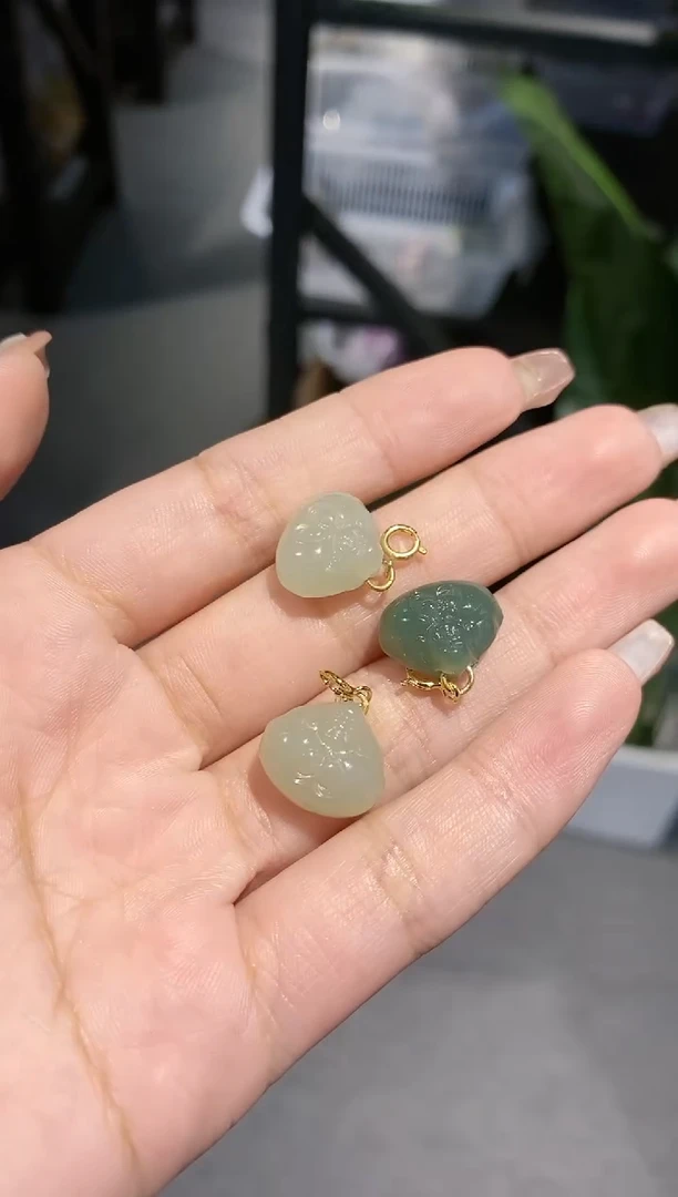 【闪购商品】和田玉吊坠(不含链)银S925镶嵌迷你抱抱佛一个