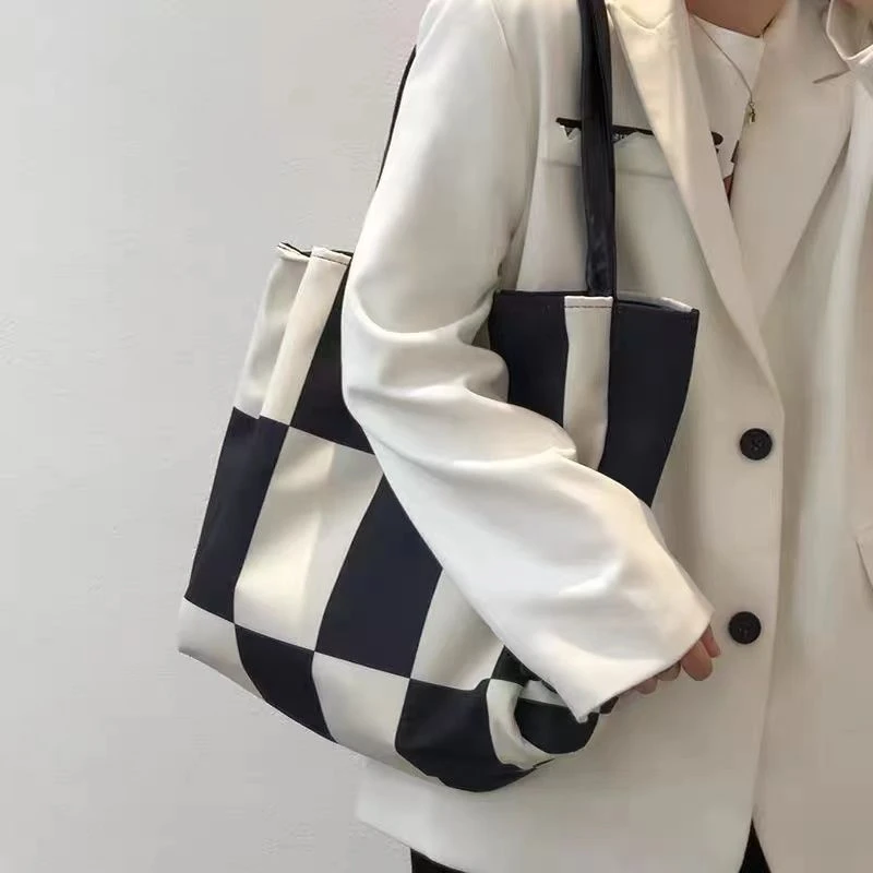 大容量帆布通勤大包包女2024新款潮大学生上课格子单肩手提托特包