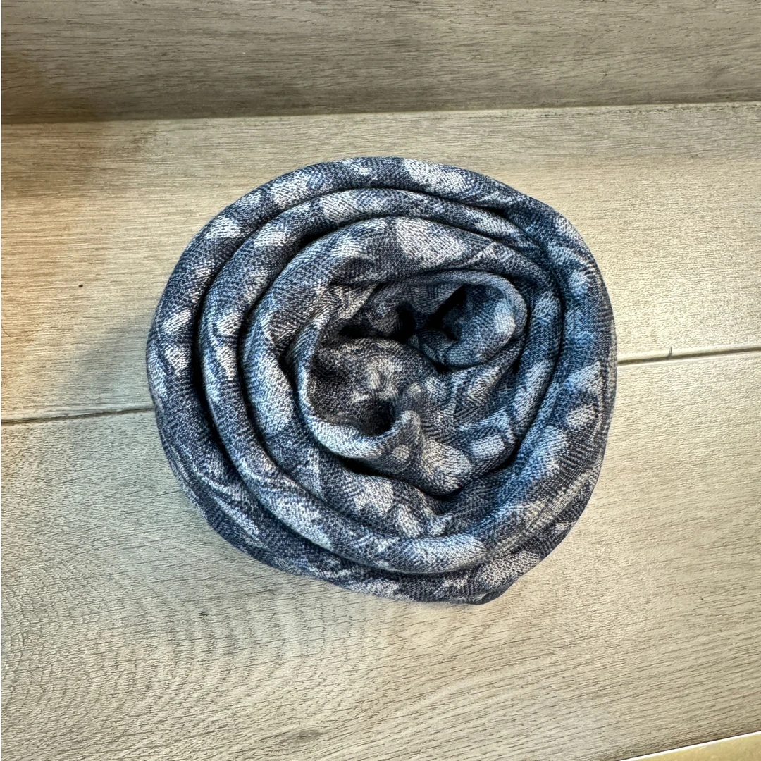 【佳佳专属】丝毛单面深蓝d字母105方巾手工卷边优雅百搭披肩F096