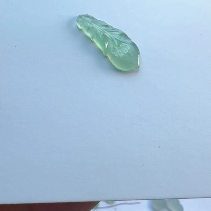 翡翠颈饰未镶嵌大**瞅羽毛