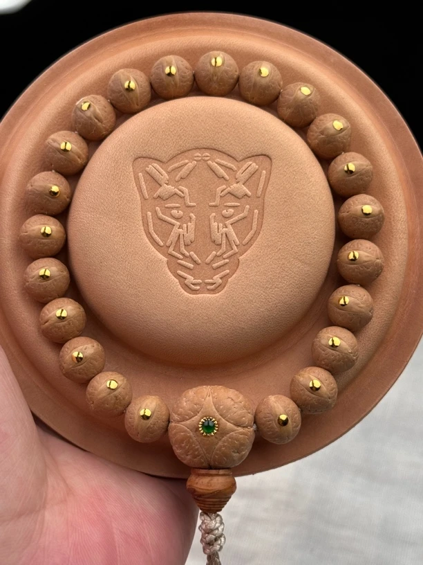 10mm实心籽镶嵌2.3金钉，尼泊尔老树凤眼菩提手串手持