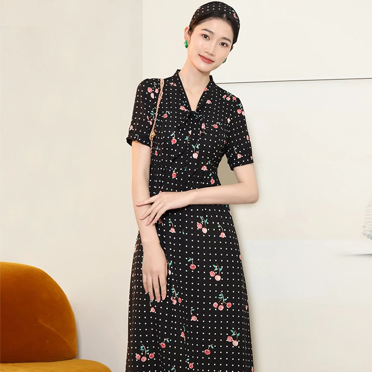 纤牌时装2023夏新款V领蝴蝶结雪纺波点印花连衣裙 8362S132E1