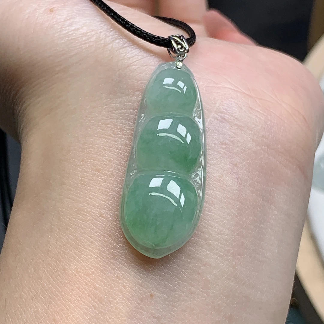 缅甸天然A货翡翠18K金扣头镶嵌冰润飘绿福豆吊坠