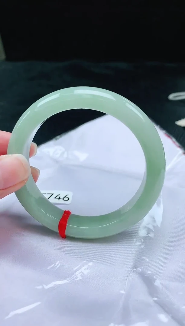 【闪购商品】翡翠手镯未镶嵌缅甸天然A货翡翠手镯