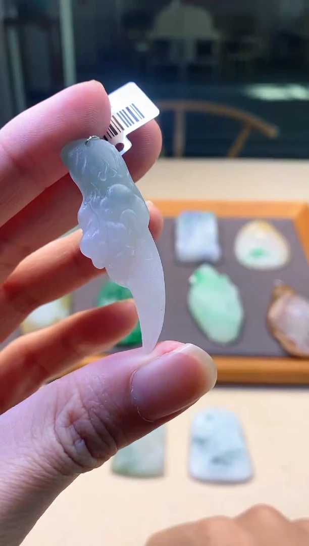 【闪购商品】翡翠颈饰未镶嵌龙牙