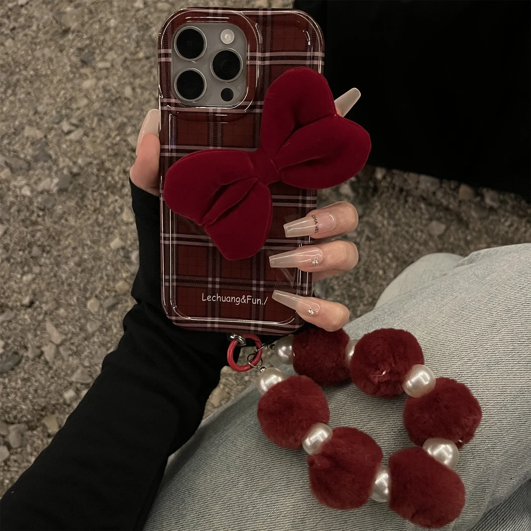 [苹果系列]红色系软胶ins风防摔蝴蝶结毛绒手链适用苹果15手机壳