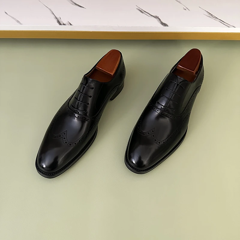 新款男士英伦正装商务皮鞋真皮大底布洛克雕花百搭时尚透气牛津鞋