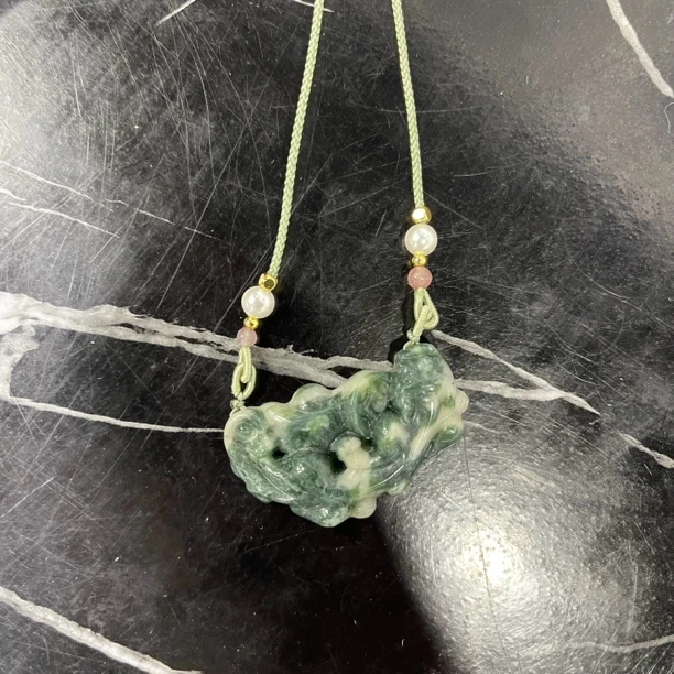 天然岫玉青花聚宝盆貔貅吊坠