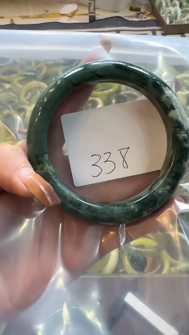 【闪购商品】岫玉手镯未镶嵌63.6圈口338