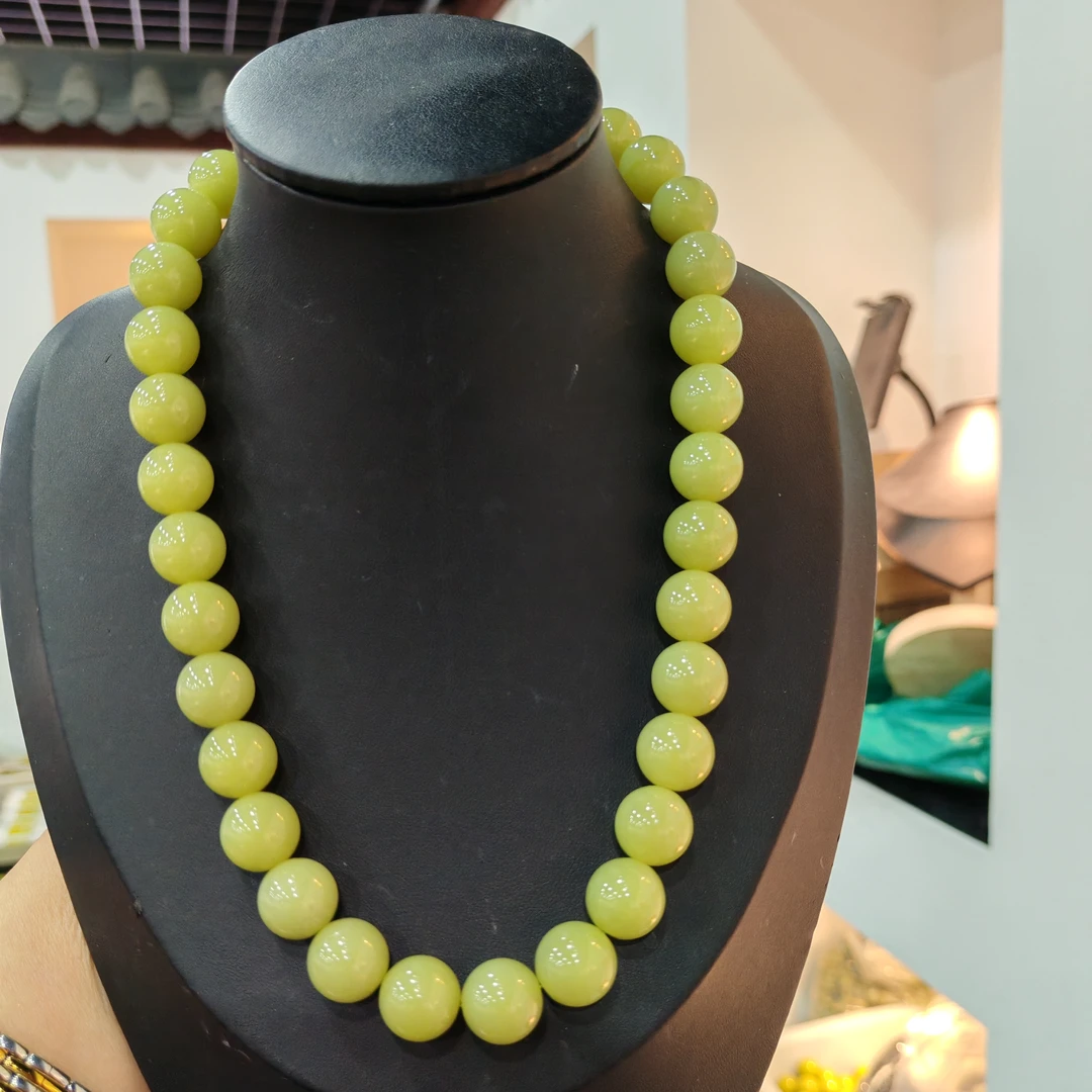 天然岫玉精美圆枣绿妈妈链（卡14）