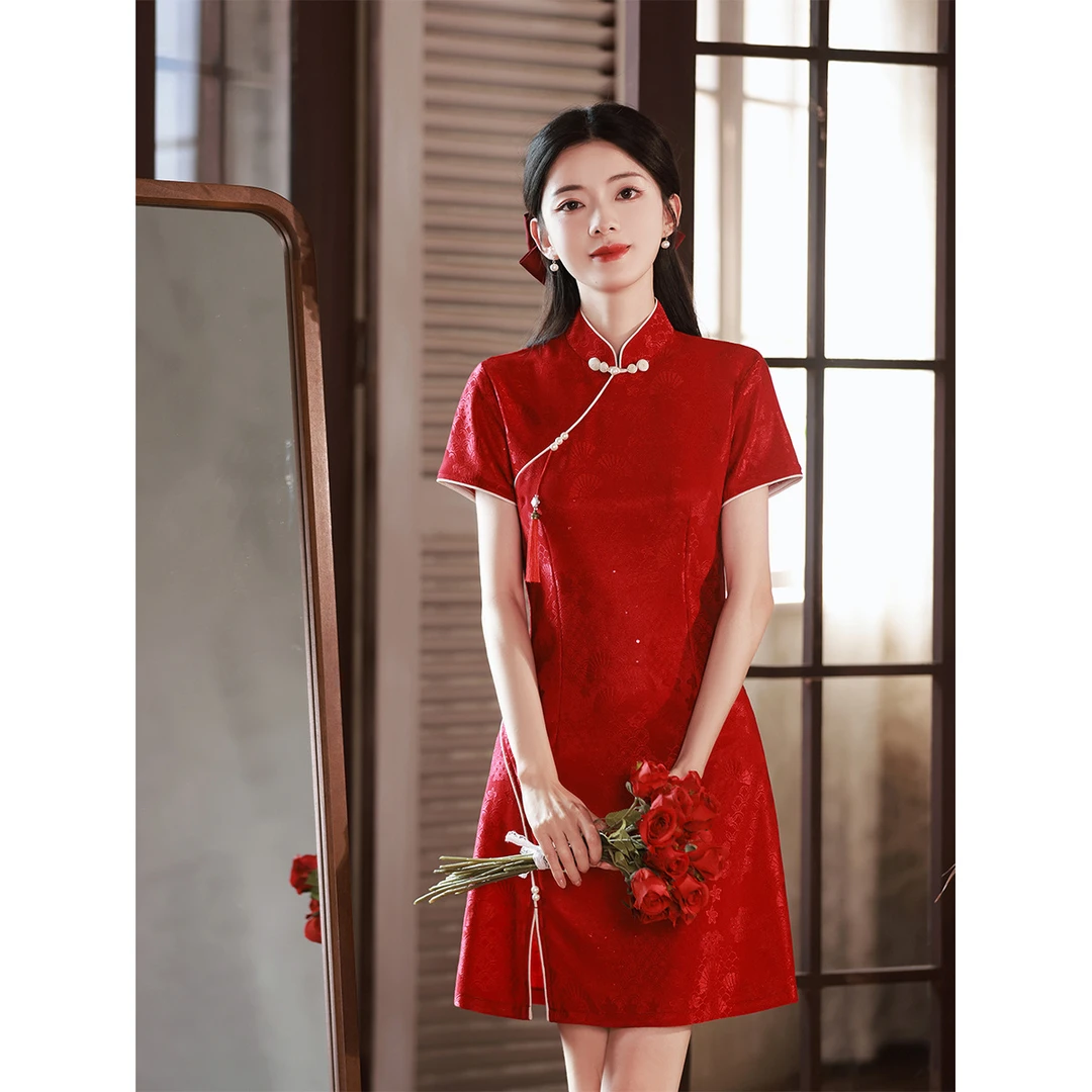 红色旗袍2023年新款年轻款订婚改良小礼服女小个子新娘敬酒服短款
