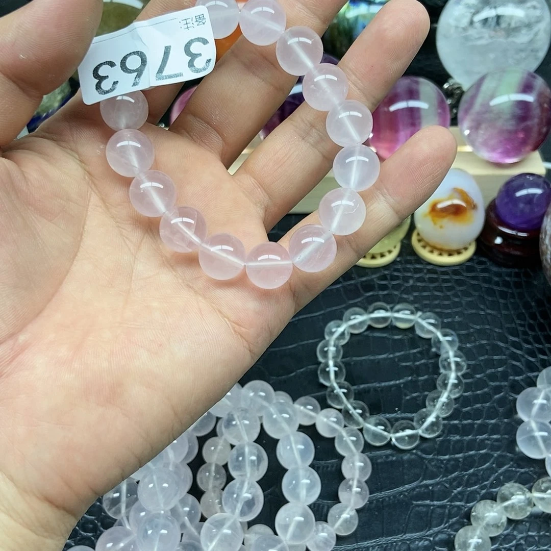 水晶摆件未镶嵌温**。摆件