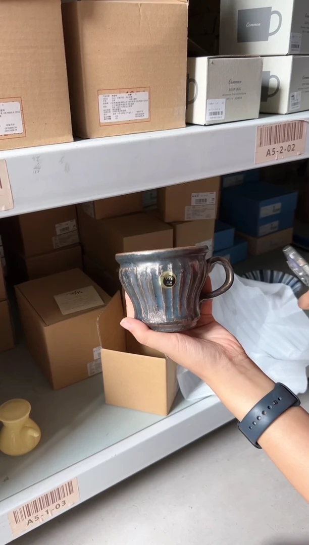 【闪购商品】瓷片（C）黒釉彫 マグカップ