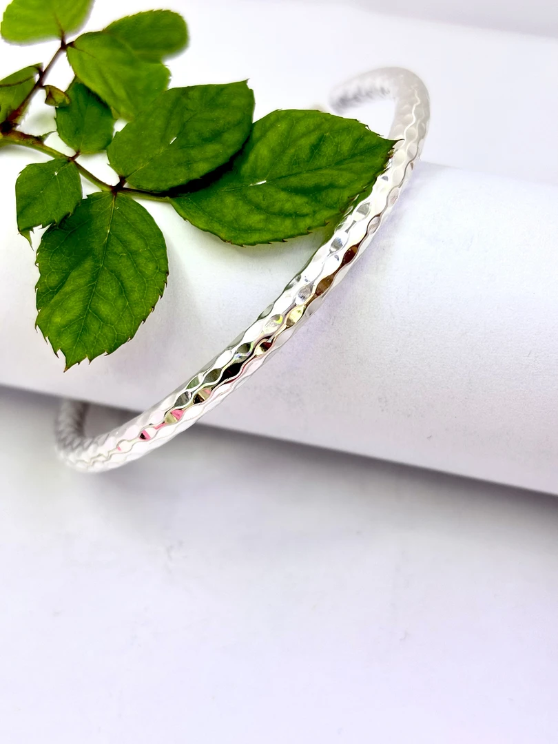 足银手镯 999足银手工敲坑工艺光面手镯时尚大气