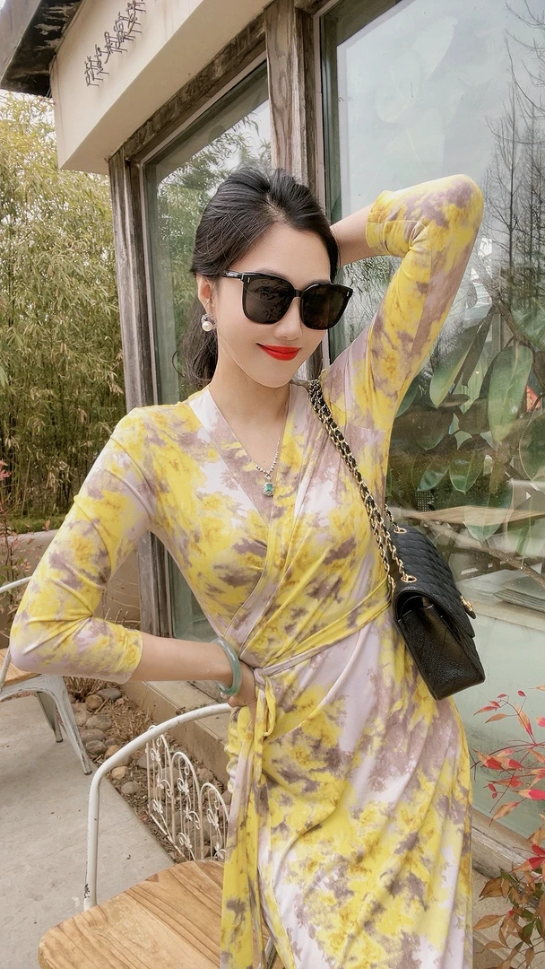 绝美柠檬黄战袍 裹身裙一片式气质修身显瘦印花连衣裙 度假长裙