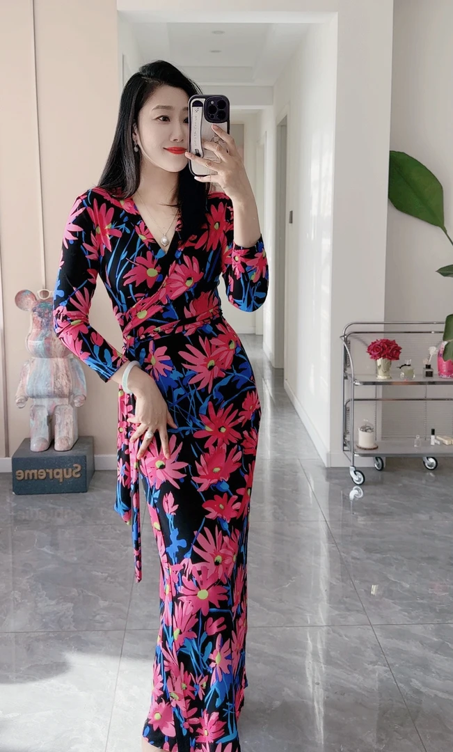 玫红紫薇花 裹身裙一片式V领气质修身显瘦印花连衣裙海边度假长裙