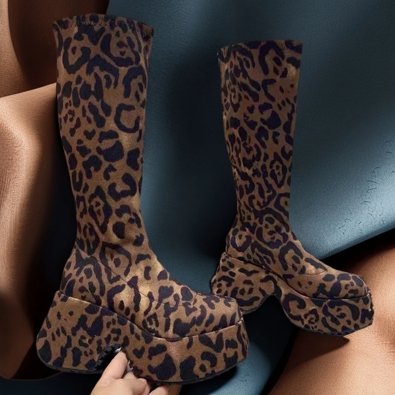 小豆妞2024欧美风新冬季增高10公分豹纹后拉链方头增高百搭长靴潮