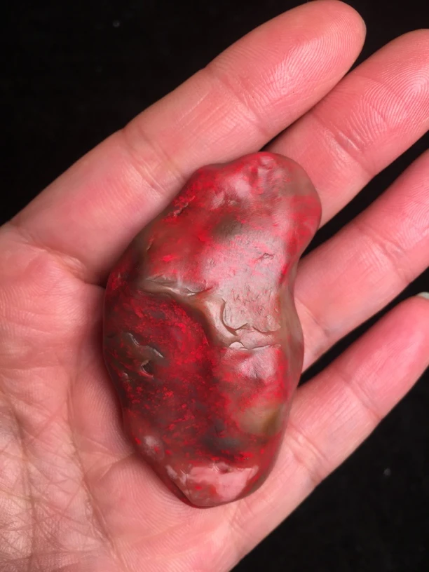 昌化鸡血石原石挂件，重46克