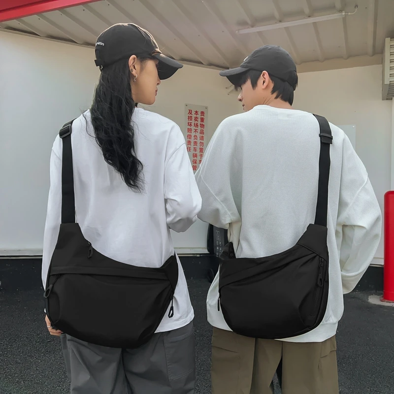 2024新款斜挎包男单肩包女简约斜挎饺子包时尚运动通勤韩版百搭潮