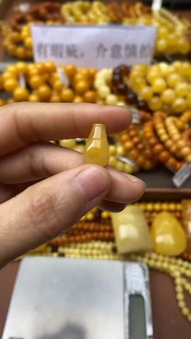 【闪购商品】琥珀颈饰未镶嵌1