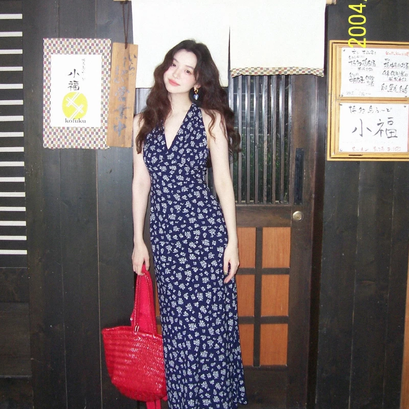 酒午自制【逢花】复古夏季V领收腰碎花裙挂脖长款连衣裙女KLF3740