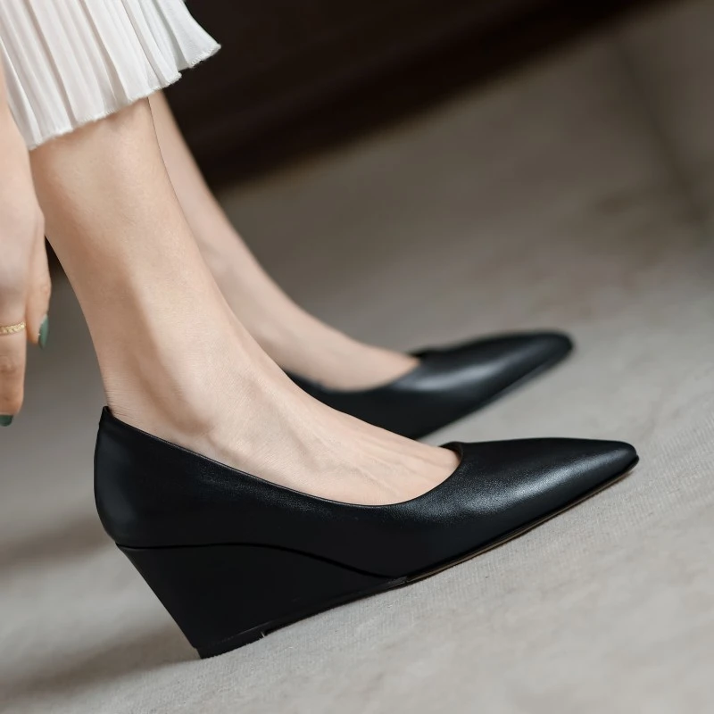 2025新款尖头坡跟鞋法式黑色高跟鞋女鞋坡跟单鞋女真皮软工作皮鞋