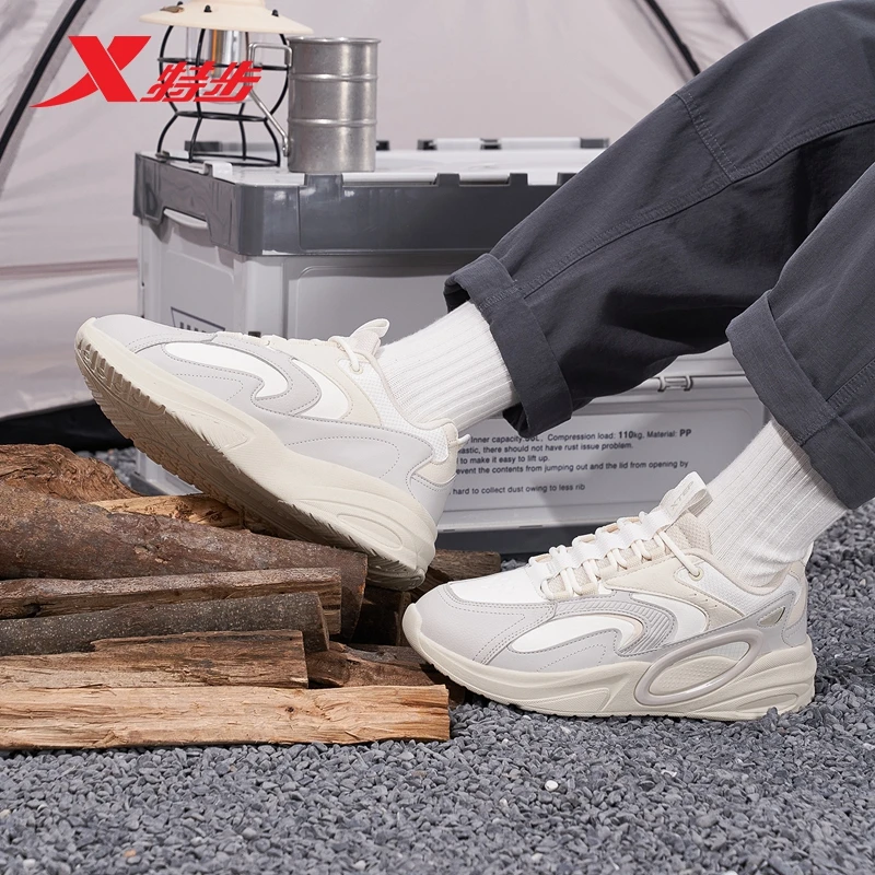 特步男鞋新款透气运动鞋皮面老爹鞋时尚休闲鞋复古缓震男子低帮鞋