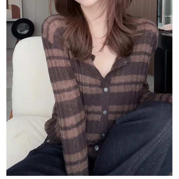 复古时尚设计感拼色小衫显白洋气显瘦长袖针织开衫24110102