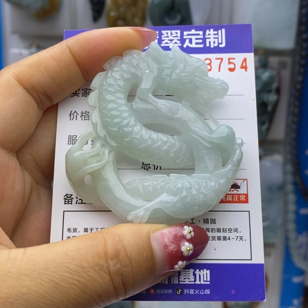 翡翠颈饰未镶嵌龙