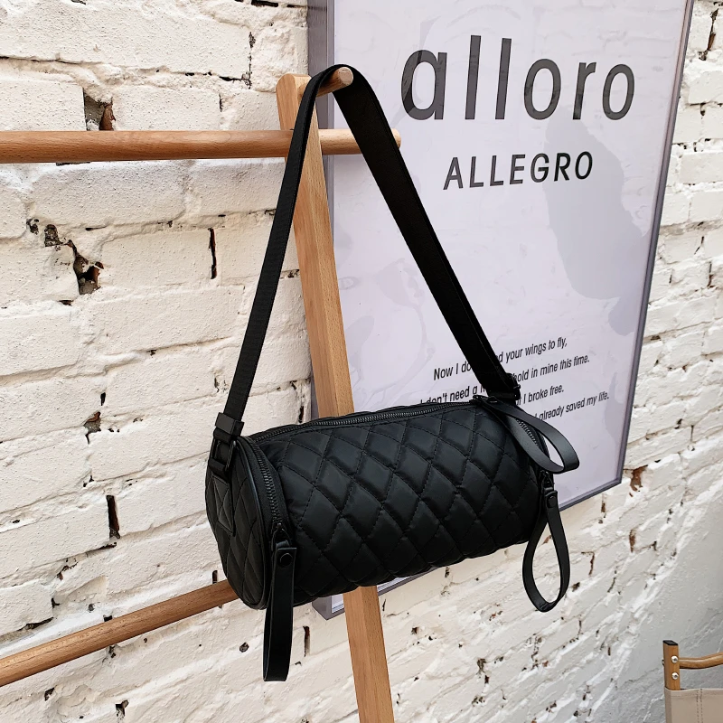 2024夏季新款潮洋气质感百搭水桶牛津布单肩枕头包潮流休闲时尚女