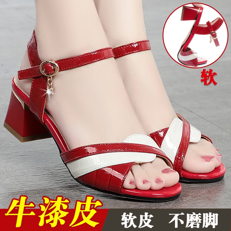 女士凉鞋女真皮中跟时尚外穿妈妈鞋一字扣粗跟高跟鞋夏季中年女鞋