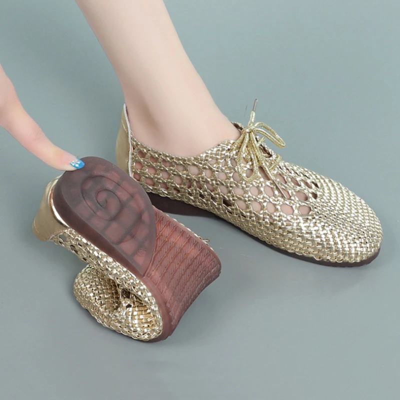 2024春夏季新款真皮百搭平底洞洞包头鞋女士镂空妈妈大码单鞋真皮