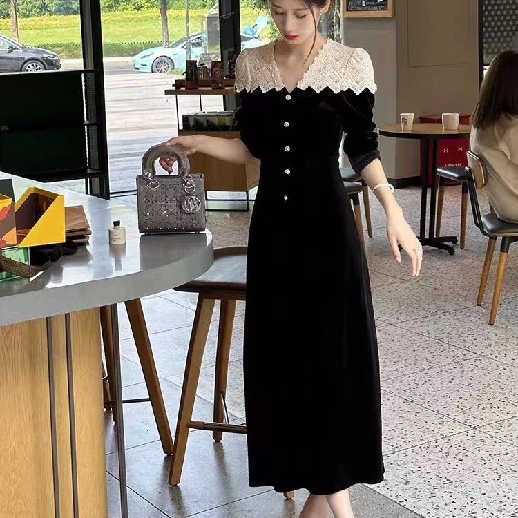 A4060法式赫本风连衣裙2024秋显瘦修身蕾丝拼接设计感丝绒小黑裙