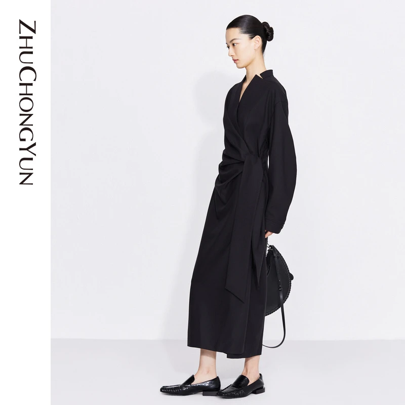 ZHUCHONGYUN秋冬V领黑色连衣裙修身褶皱设计感羊毛长裙C1CX41816