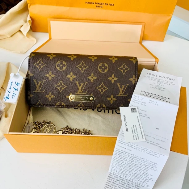 全新未使用 LouisVuitton/路易威登 lily woc 链条包 带盒带票