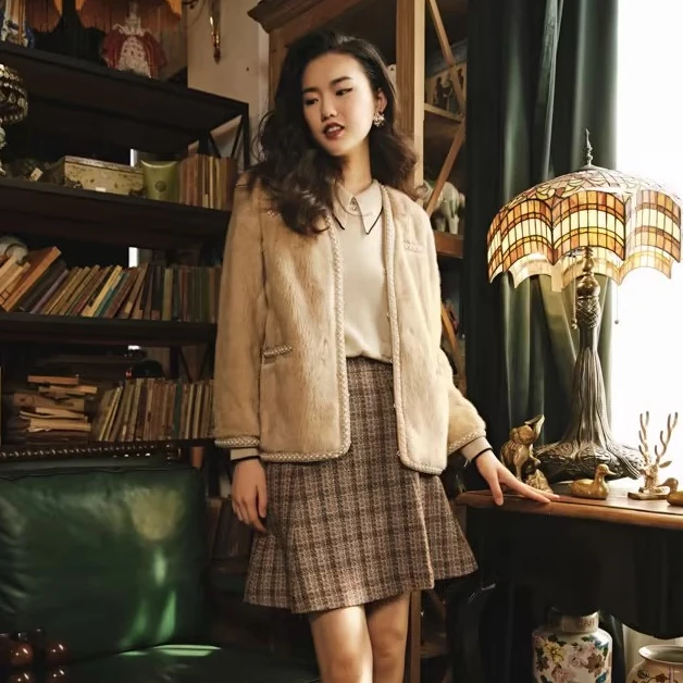 【反季特卖】YINER音儿女装冬季小香风秋冬水貂皮草外套 8231509240