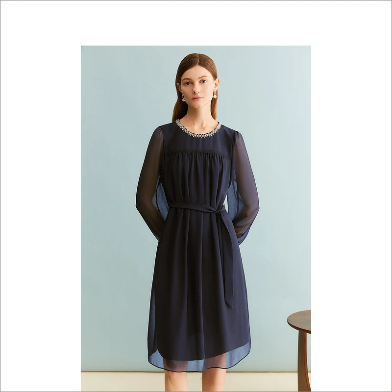 YINER音儿女装新款钉珠圆领收腰连衣裙8C63305476