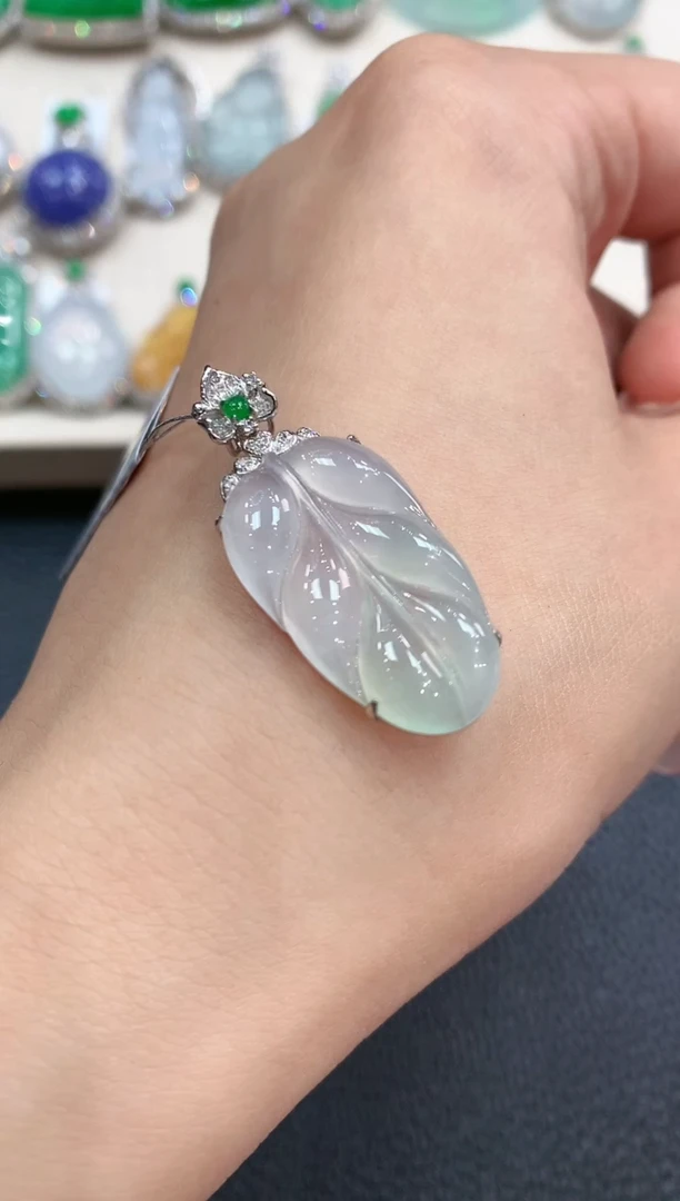【闪购商品】翡翠吊坠(不含链)18K金镶嵌B47