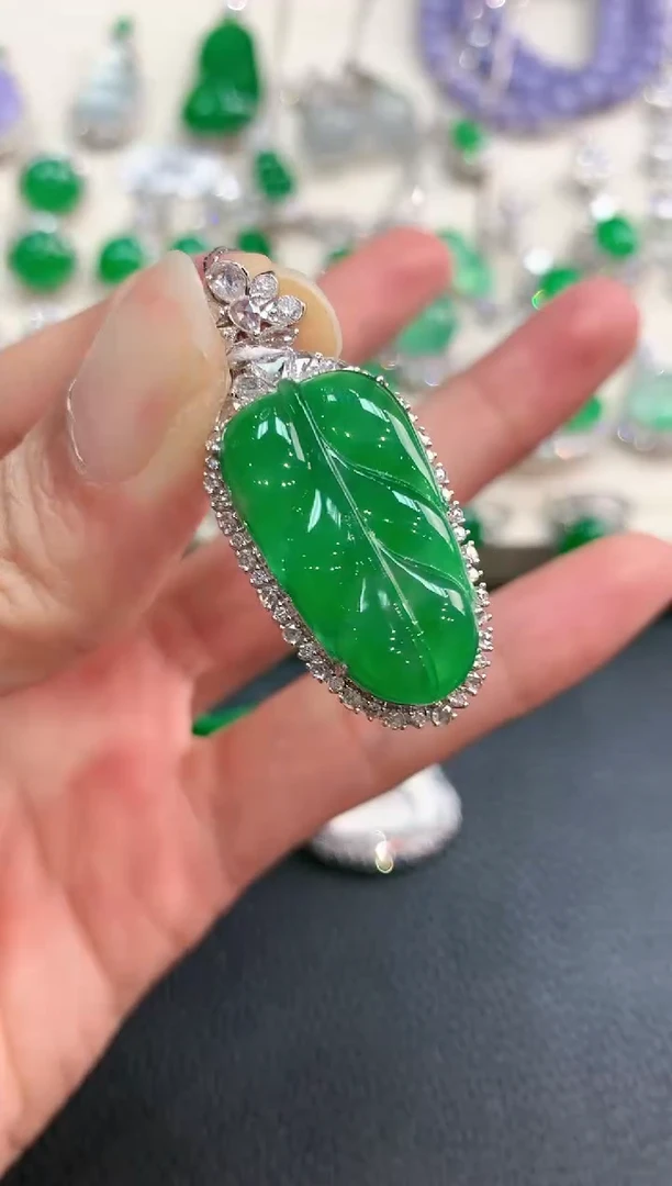 【闪购商品】翡翠吊坠(不含链)18K金镶嵌m45