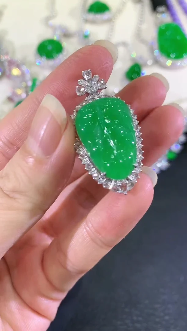 【闪购商品】翡翠吊坠(不含链)18K金镶嵌C112不退换